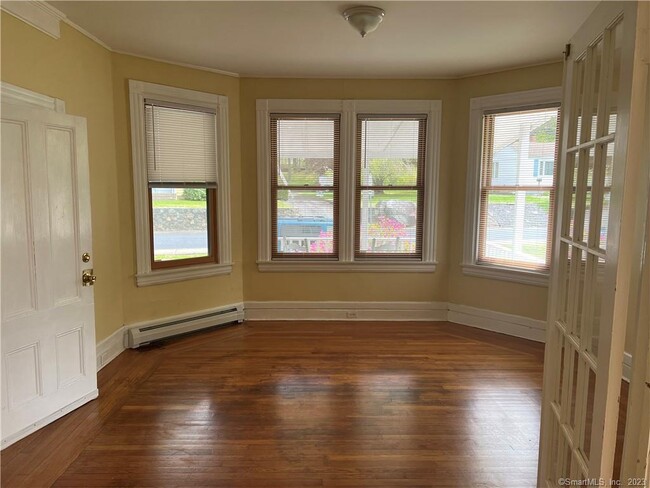 Building Photo - 15 Pleasant View St