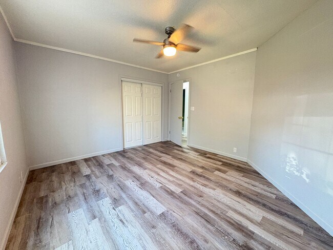 Building Photo - Spacious 3 Bed, 2 Bath Single Story Home