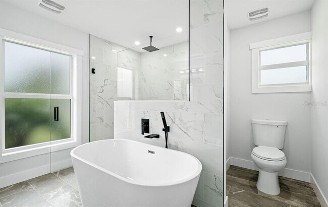 Building Photo - 12235 Hernando Rd