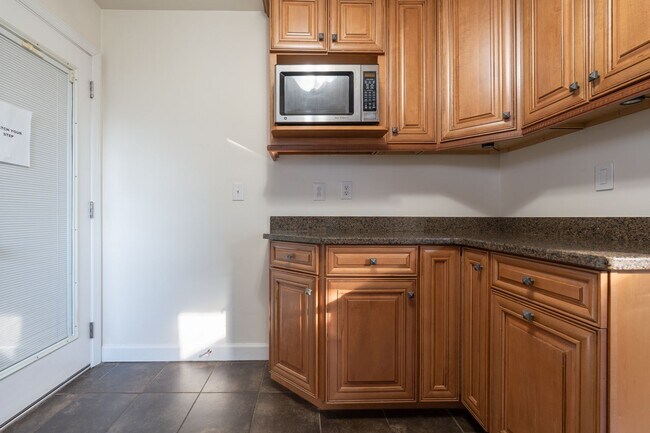 Building Photo - MOVE IN READY 4-bedroom Ranch home nestled in the Heart of Norfolk!