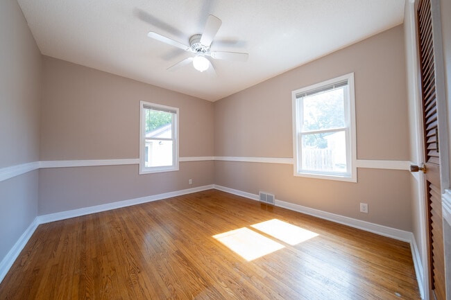 Building Photo - 2116 W 105th St
