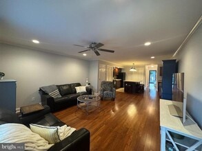 Building Photo - 34B Darien Way