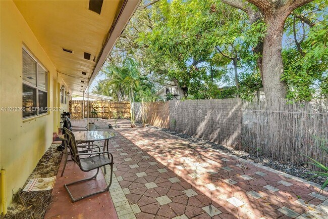 Building Photo - 720 SE 15th St