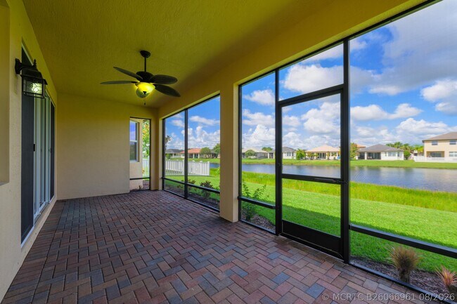 Building Photo - 11263 SW Barton Way
