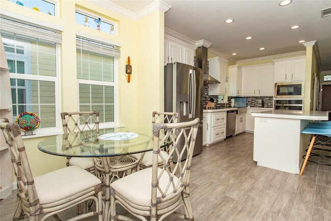 Building Photo - 375 NE Wharf Way