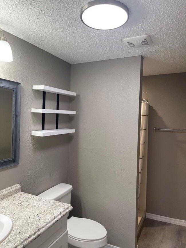 Building Photo - Pets OK! Moore Schools, 2 bed 2 full bath ...