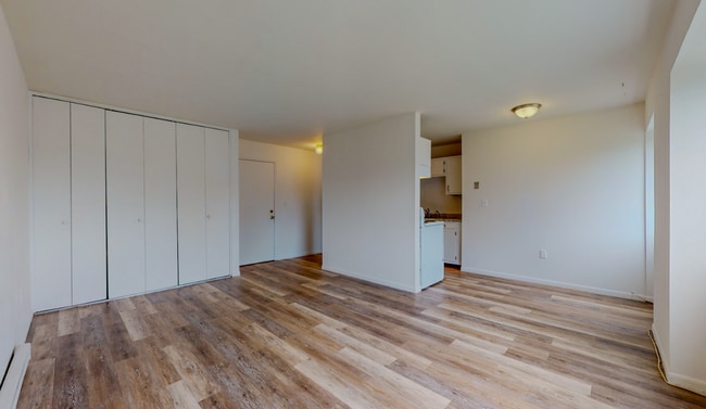 Building Photo - Convenient 1 Bedroom Condo close to train ...