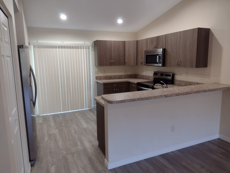 Building Photo - 7396 Pond Cir