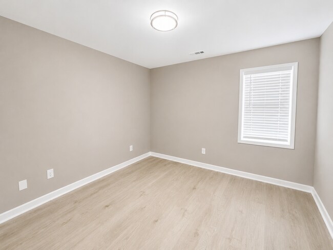 Building Photo - 650 Lakeside Ave