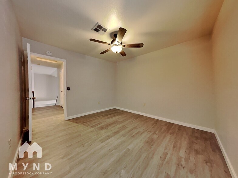 Building Photo - 634 N Quartz St