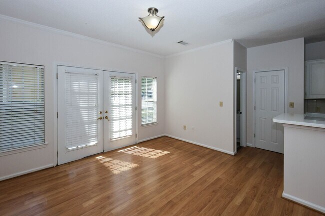 Building Photo - 230 Amal Dr SW