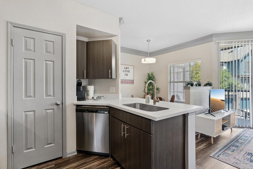 Building Photo - 12100 Metric Blvd