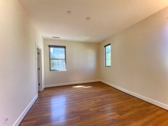 Building Photo - Modern Fremont Home with Expansive Loft for Rent!