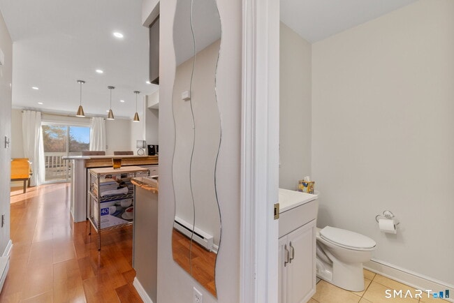 Building Photo - 133 Main St