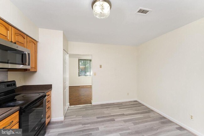 Building Photo - 3713 S George Mason Dr