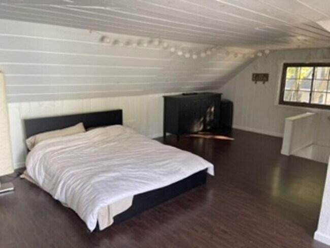 Building Photo - Lake Oakland Lakefront Home - 3 Bedroom 2 ...