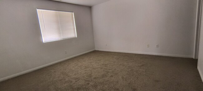 Building Photo - 1255 N 575 W