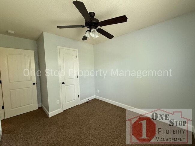 Building Photo - 3-Bedroom, 2.5-Bathroom in Platte City
