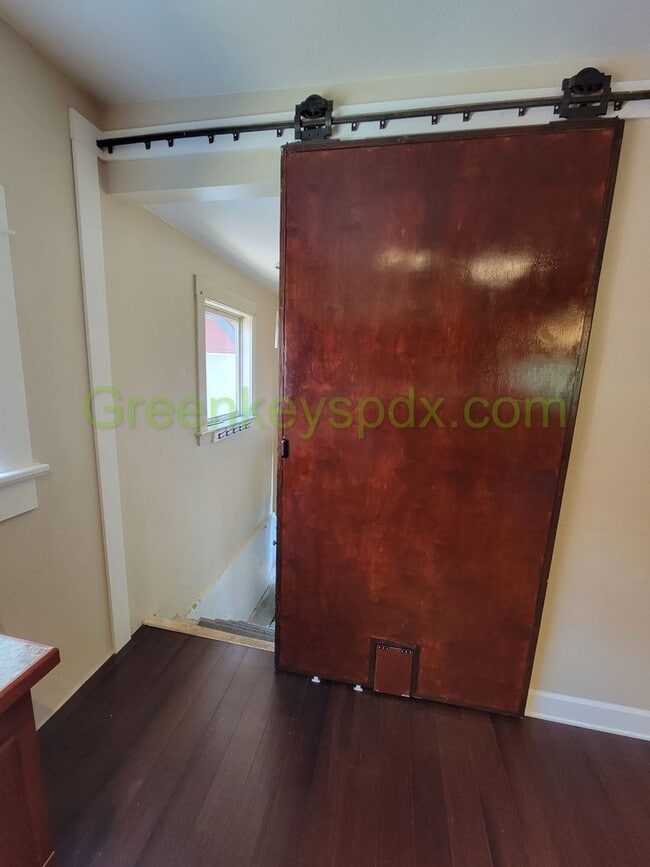 Building Photo - Amazing 1-Bedroom Unit in a Side-by-Side Duplex Near Hollywood District