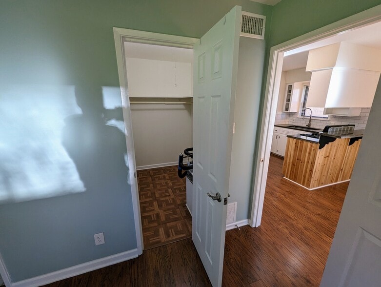 Building Photo - 504 Long Bow Ln