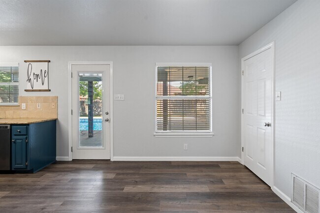 Building Photo - 113 White Feather Trail