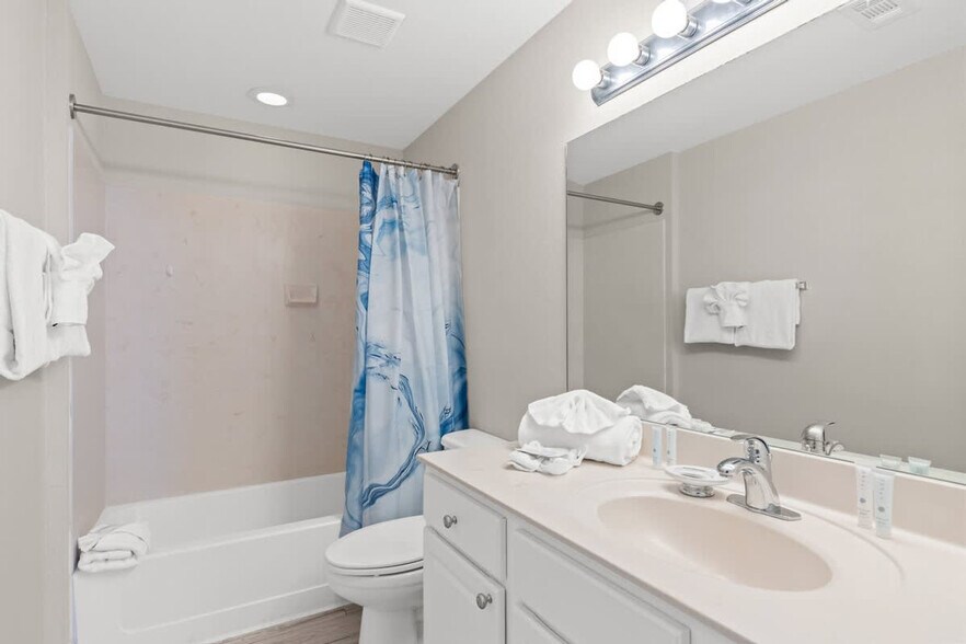 Building Photo - 16819 Front Beach Rd