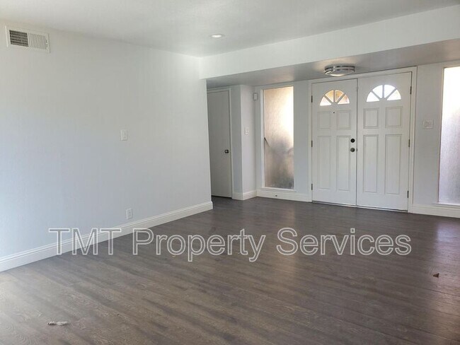 Building Photo - 9002 Salmon Falls Dr