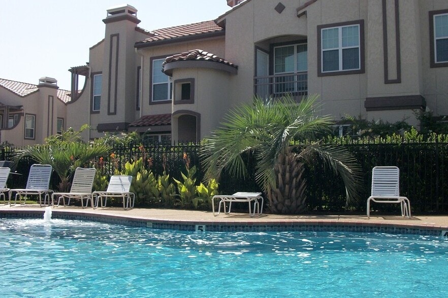 Building Photo - Waxahachie Village