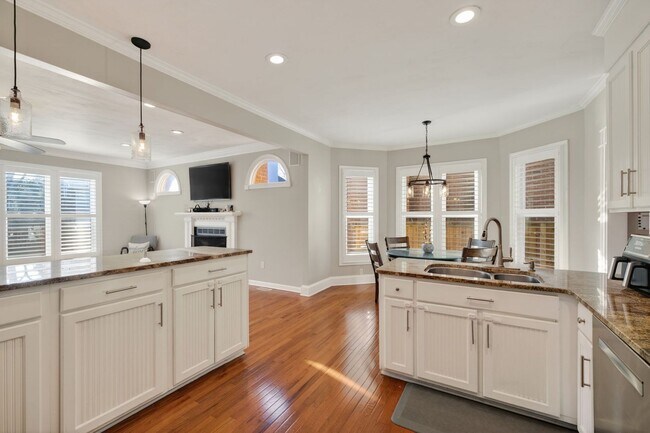 Building Photo - Elegant & Spacious Home Available in Church Point