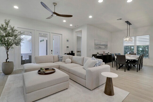 Building Photo - 5029 Grandiflora Rd