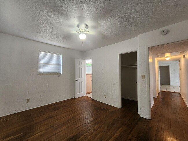 Building Photo - 4 Bedroom Single Family Home