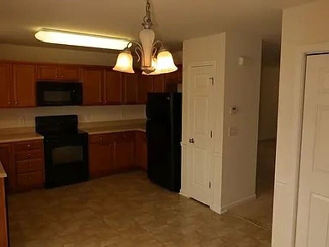 Building Photo - Charming 3-Bedroom Townhome in Prime Winst...