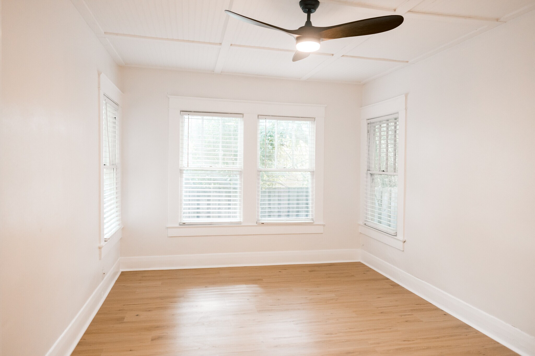 Building Photo - 902 W Columbus Dr