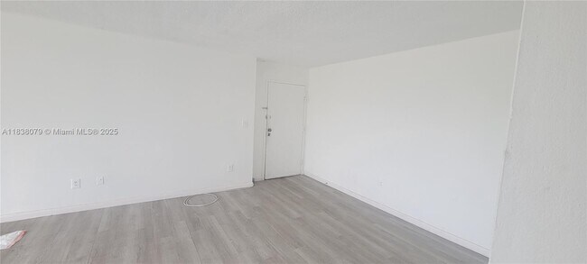 Building Photo - 498 NW 165th St