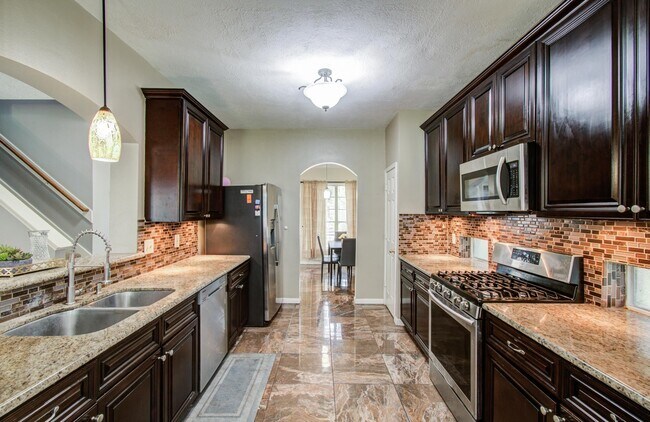 Building Photo - 3203 Blaesser Dr