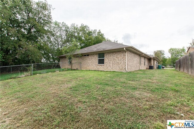 Building Photo - 211 W Arlo Rd