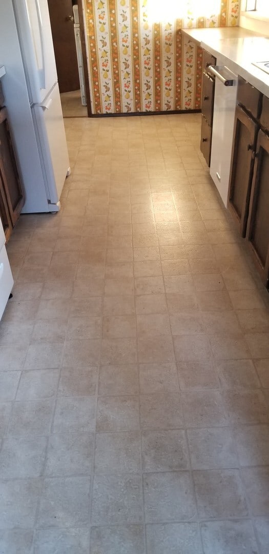 Building Photo - 3 bedroom, 2 bathroom home in well established neighborhood.