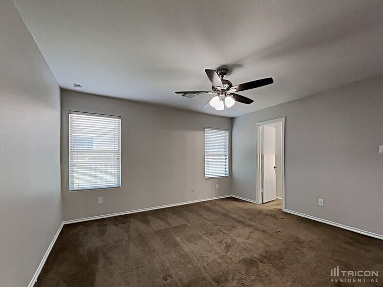 Building Photo - 814 Lightningbug Ln
