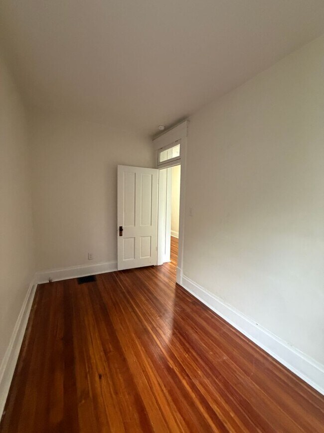 Building Photo - 297 Reinhard Ave