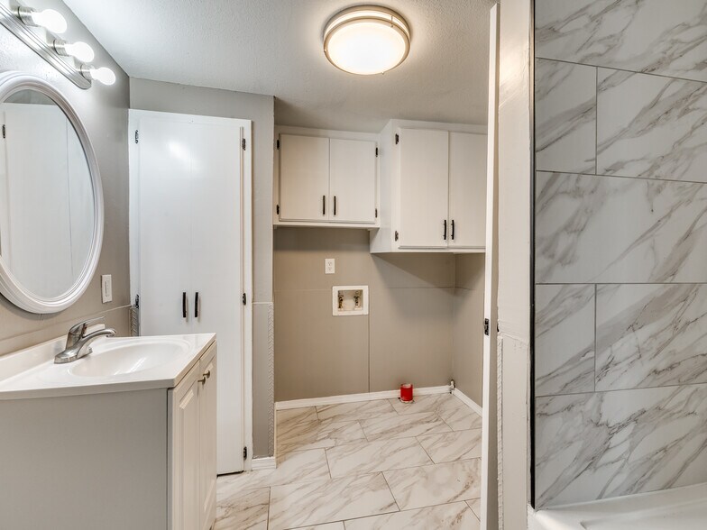 Building Photo - 453 S 50th West Ave