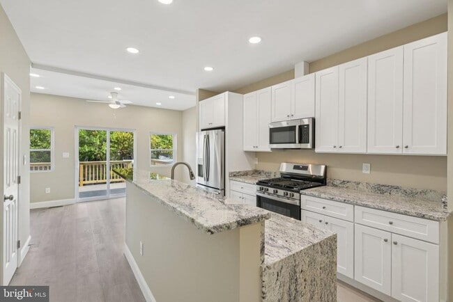 Building Photo - 729 Madison St NW