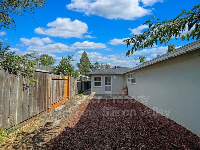 Building Photo - 1814 Woodside Rd