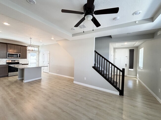 Building Photo - A - 153 E Brushy Canyon St - 1