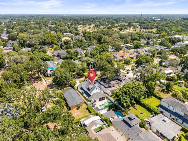 Building Photo - Experience Elegance and Comfort: Spacious ...