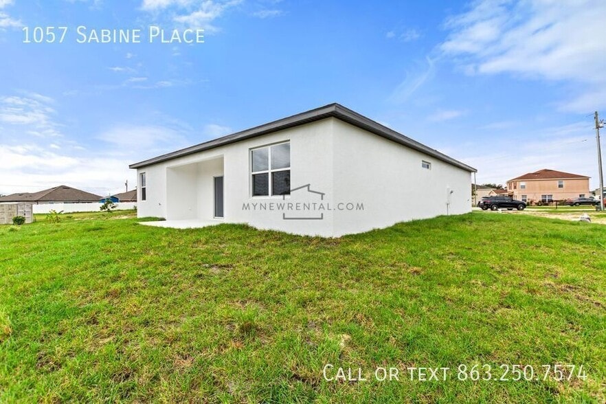 Building Photo - 1057 Sabine Pl