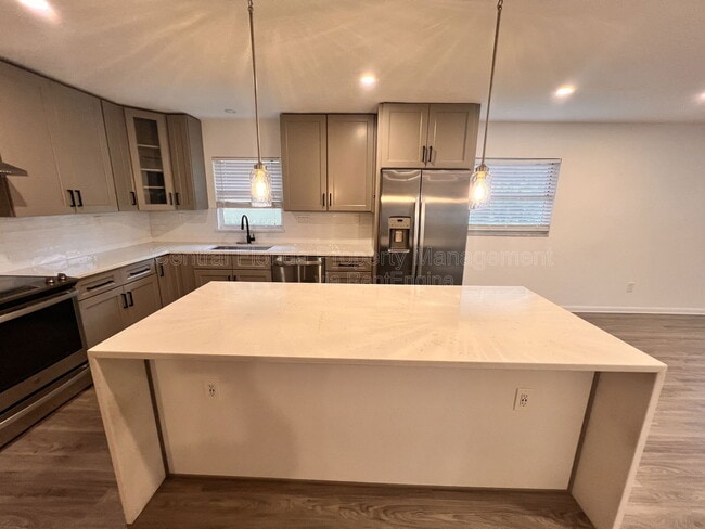 Building Photo - 2080 Thunderbird Trail