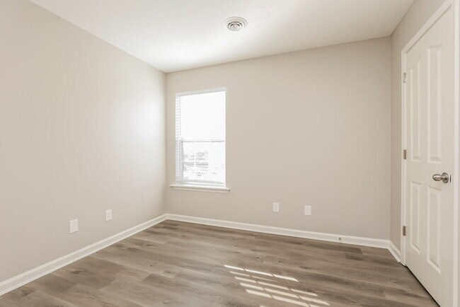 Building Photo - 3033 Ace Wintermeyer Dr