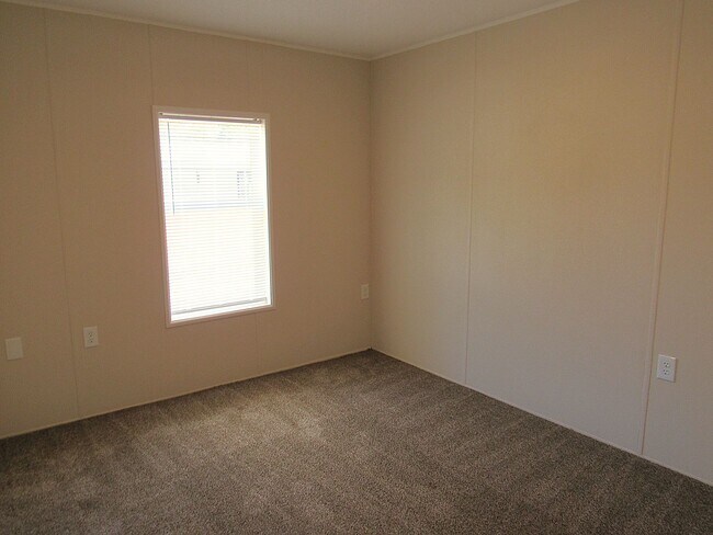 Building Photo - Conveniently Located Northeast Houston Are...