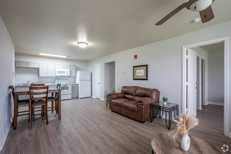 3BR, 3BA - 650SF - Living Room - Charleston Pointe Apartments