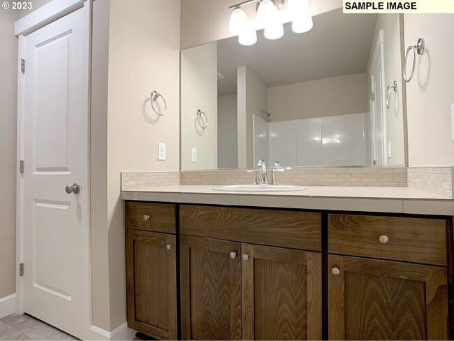 Building Photo - A Must see Hermiston Home!!